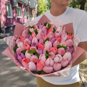 Букет с тюльпанами из зефира (28 см)