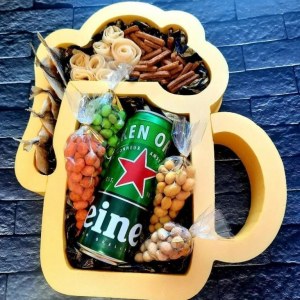 Пивная кружка со снеками 2