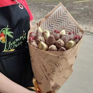 Клубничный букет